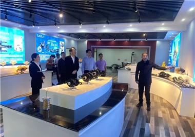 泉州市人大常委会副主任高向荣一行光临z6.com调研领导