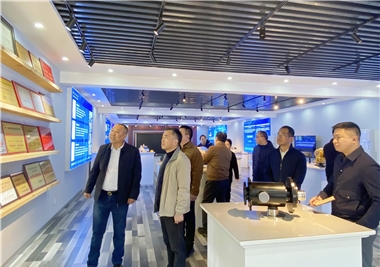 �ϰ���ί����Ź�ɭ�����쵼  ���󹲻����·�չ